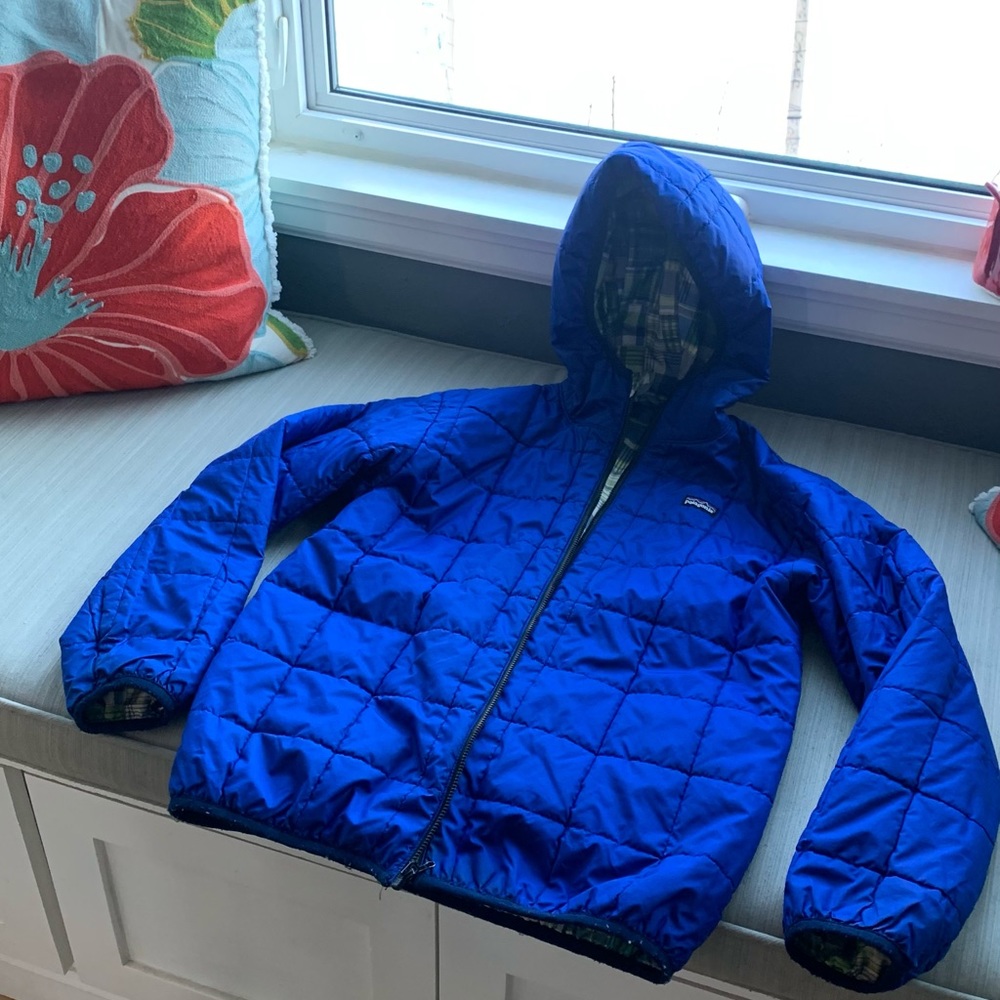 It has 1 small section I had to sew. It is included in pics.